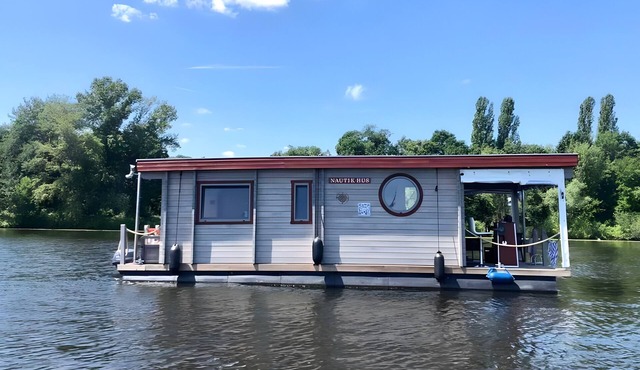 Vacation on the Havel Houseboat "NautikHus" in Werder