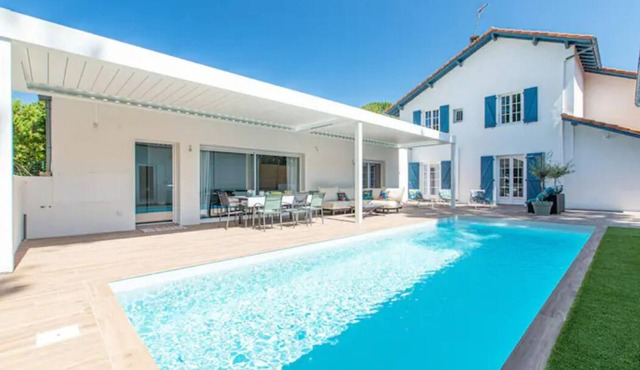 Villa Basco Landaise de Prestige, 500m de la Plage in Capbreton