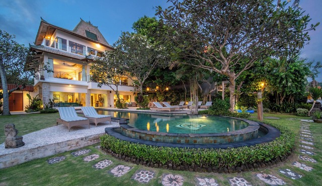 Villa Cocoa Maya: Beautiful, fully serviced, large villa steps from the ocean in Candidasa