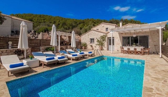 Villa Daniela, 3- bedroom villa with private pool in Zakynthos