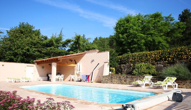 Villa Heated Pool 4 bedrooms In calm and pretty Hamlet, garden, Mountain Views, in Sonnac-Sur-L'hers