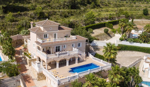Villa ideal for families, with private pool in quiet area and with open views. in Moraira-Teulada