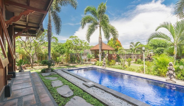 Villa Joglo Catu - Private Pool, Green Village, And Rice Field View in Buleleng