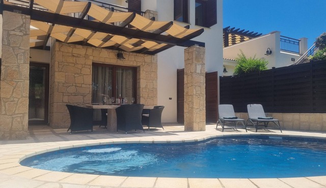 Villa Nausicaa, Aphrodite Hills Golf Resort, Private Heated Pool With Jacuzzi in Kouklia