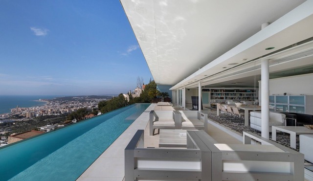 Villa 'Nirvana - Penthouse' with Sea Views, Wi-Fi and Air Conditioning in Sitges
