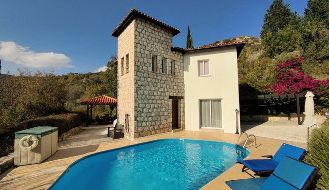 Villa Pano Limni Cottage, Miliou. in Miliou