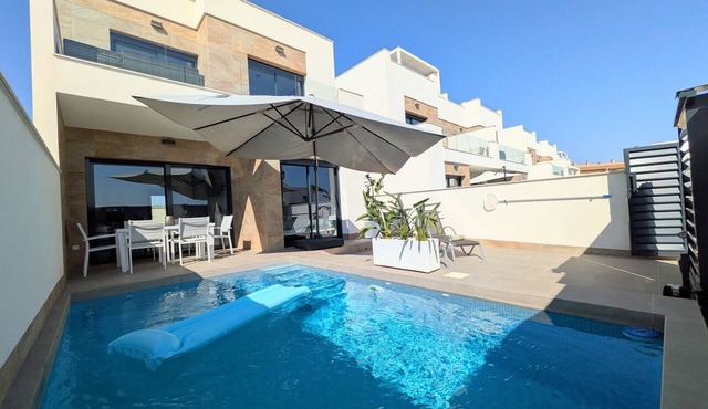 Villa 'R-40-4 New Build in the Center' with Private Pool, Wi-Fi & Air Conditioning in Los Montesinos