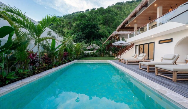 Villa Svara - 4BR Villa w/Panoramic Ocean Views in Purwakerti