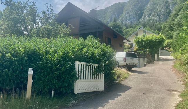 Villa traditionnelle avec vue sur le lac d'Annecy in Doussard