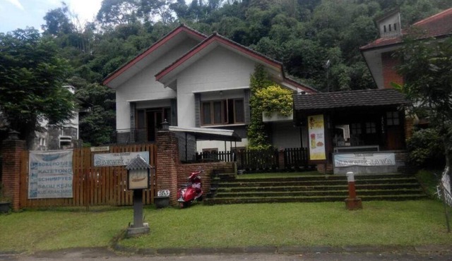 Villa Triniti Blok i-35 in Bandung