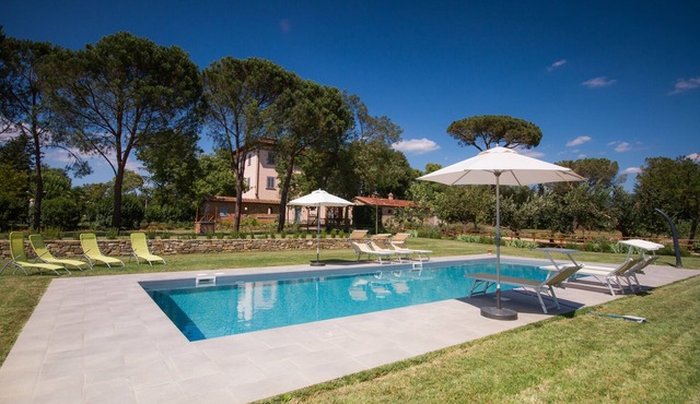 Villa with private pool, 7bedrooms, in Tuscan country between Cortona and Arezzo in Arezzo