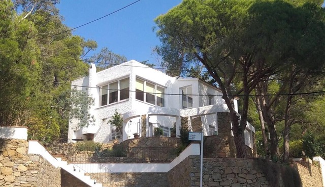 Villa with sea view 150 m from the beach, privileged location in Roses