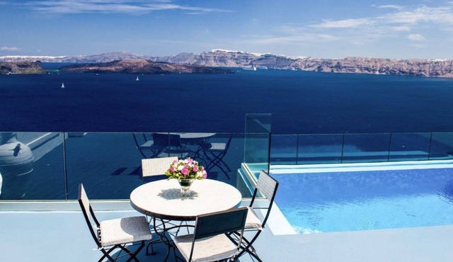 Virethra Suite, Divine Sea and Caldera Views, Furnished Terrace, Indoor. in Santorini