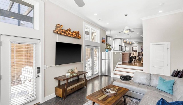 Walk to Broadway & Midtown 5BR Townhouse Sleeps 12 Private House Concert in Nashville