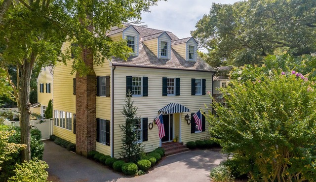Walk to the Beach! Spacious Clean 7BR in Rehoboth Beach