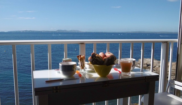 Waterfront apartment with magnificent views over the bay of ROSAS in ROSES