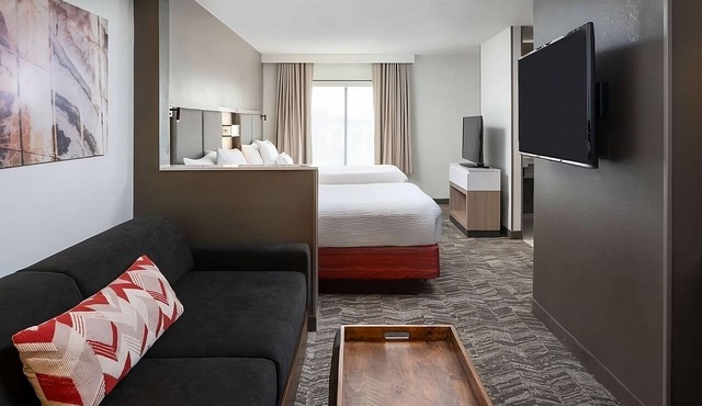 Well-Appointed Suites in Nashville! Pets Allowed, Pool, Kitchenette, Breakfast! in Nashville