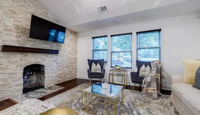 Westside BeltLine Beauty Home with Poker Room Loft & Pool Table in Atlanta