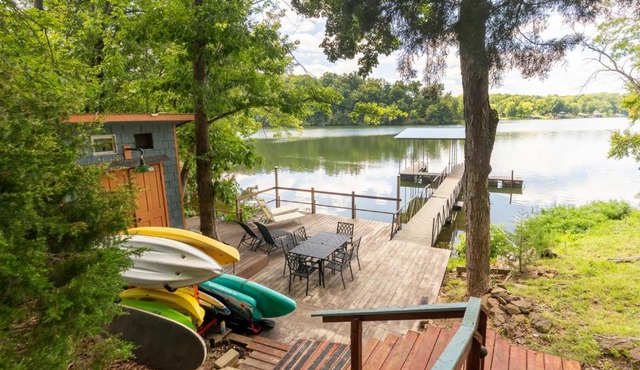 Wood Stove, Pool Table & Lake Dock in Goreville