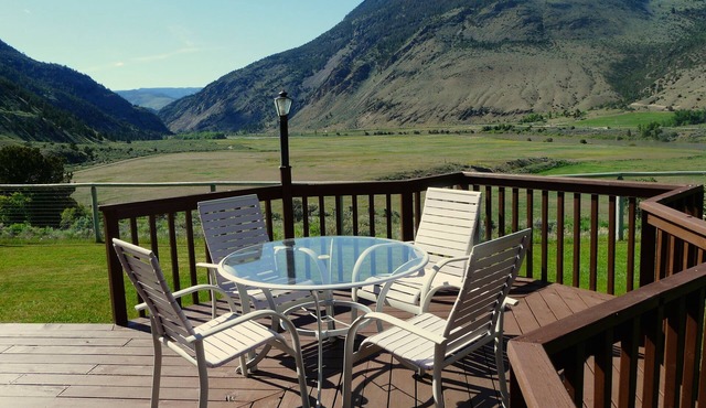 Yellowstone Vacation Home close to Yellowstone! A/C! Hot Springs nearby! in Gardiner