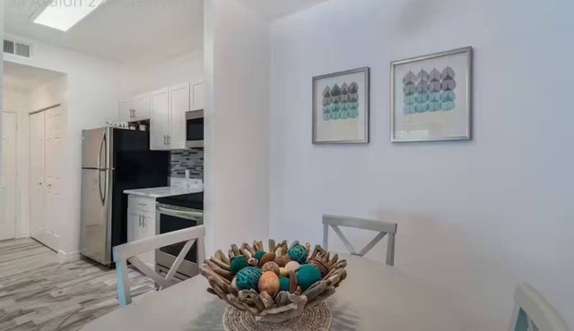 Your Modern & Cozy Avalon Retreat Clearwater Beach Awaits You! in Clearwater