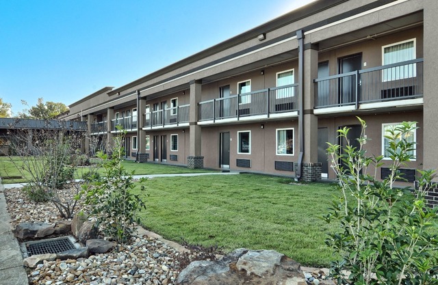 Clarion Inn Suites Russellville 
