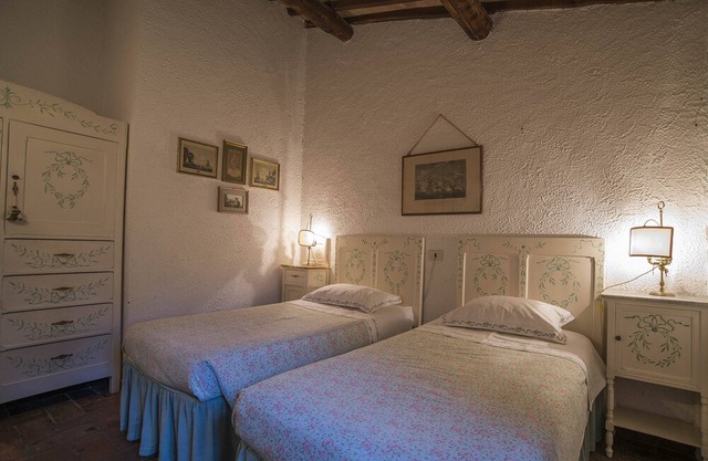 Experience a breathtaking vacation in a castle, restaurant,stunning views in Proceno