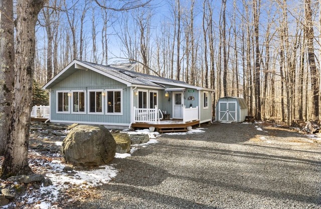 Pocono Paradise Getaway with Hot Tub in POCONO LAKE