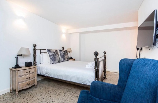 Restful Room in the City with Rooftop Terrace in Perth