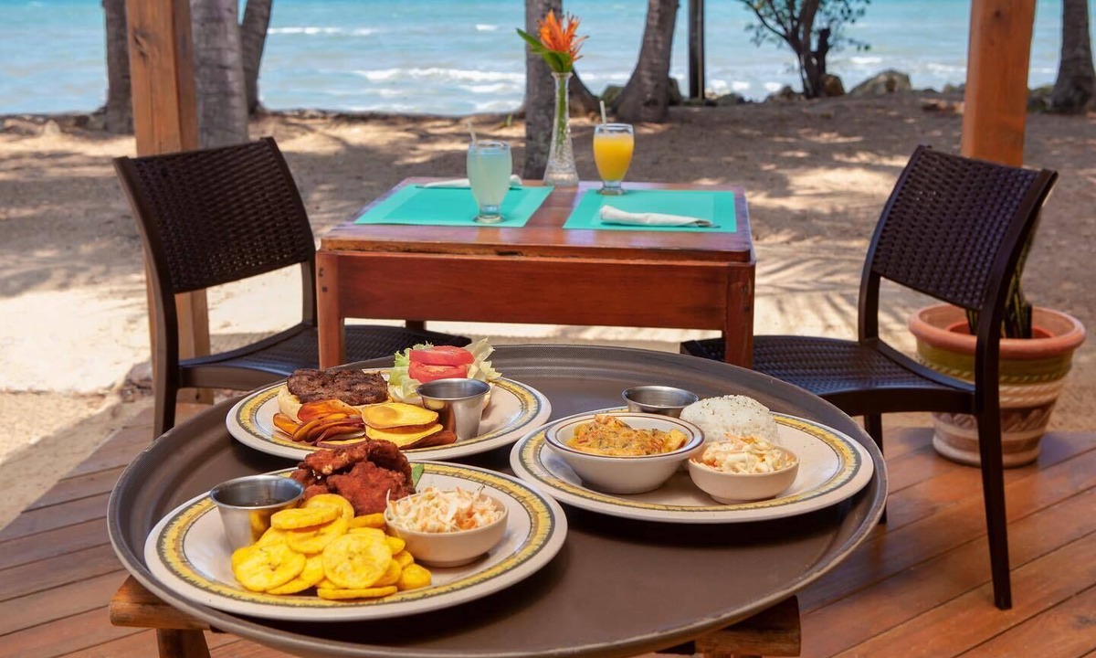 Dangriga Hotel | Pelican Beach Resort