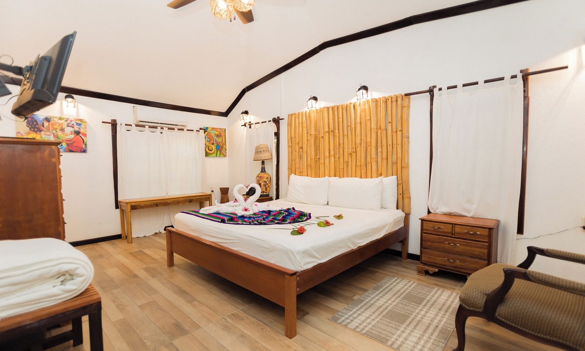 San Ignacio Hotel | Falling Leaves Lodge
