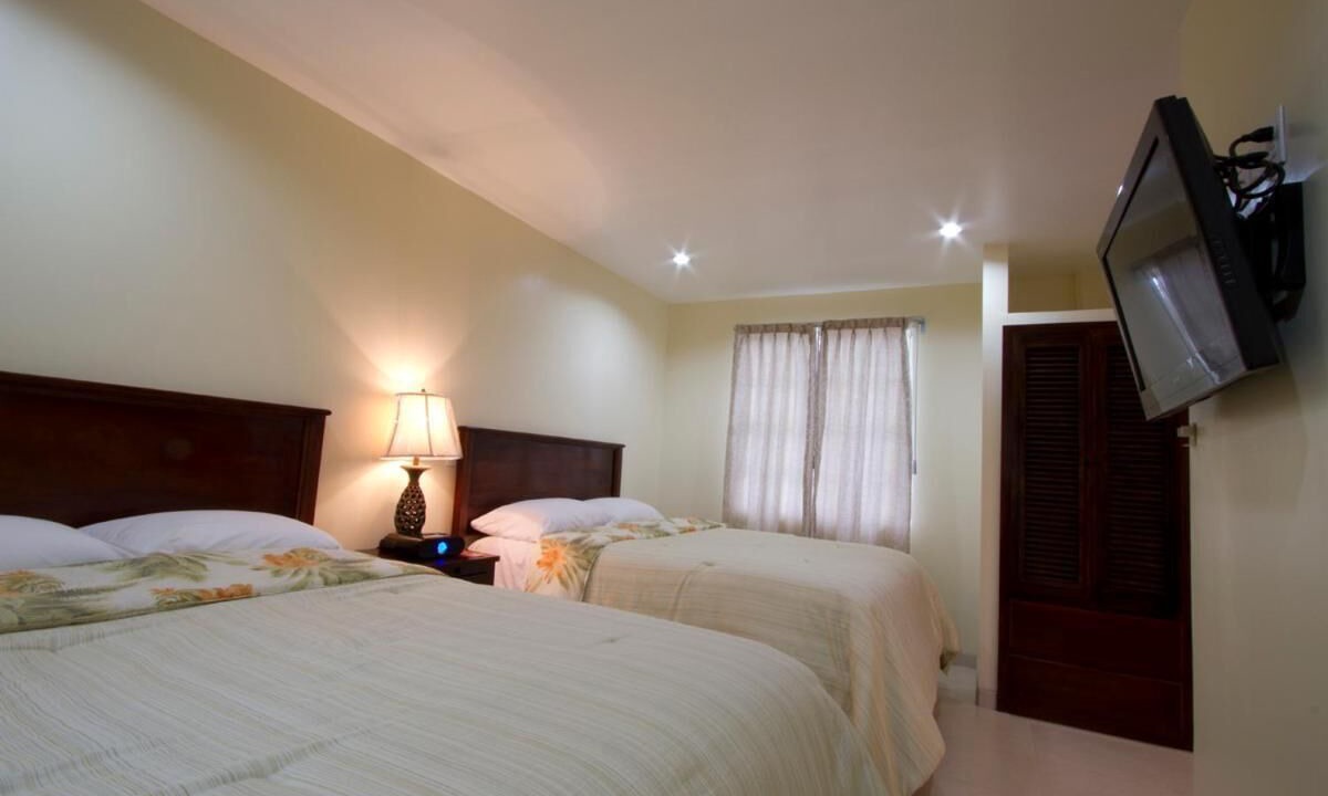 Caye Caulker Hotel | Rainbow Hotel