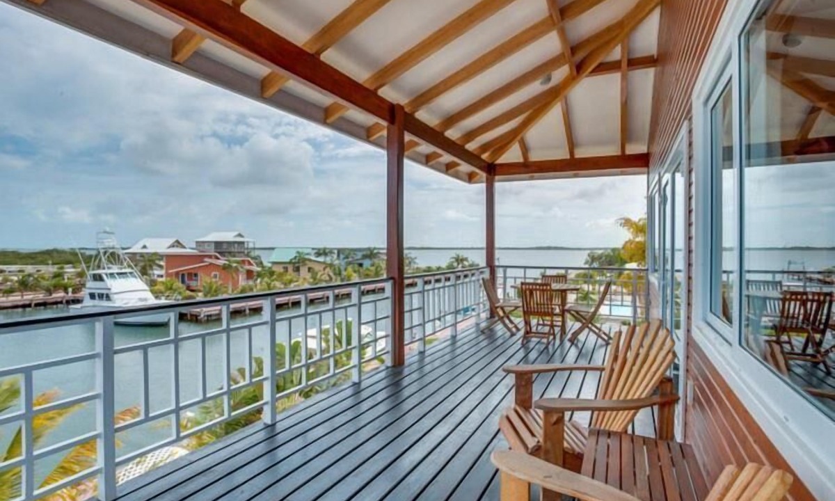 Seine Bight Village House | Casa de la Paz