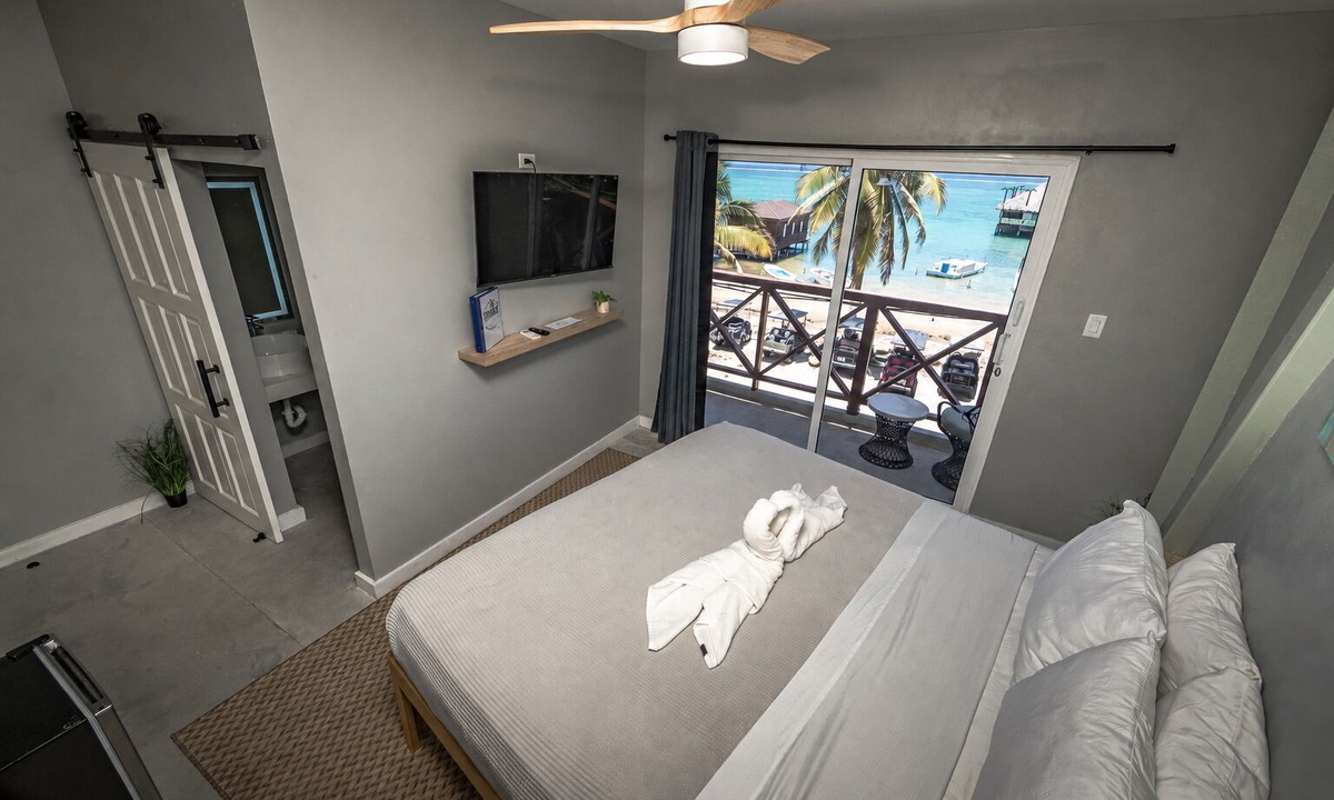 San Pedro Hostel | Sandbar Beachfront Hotel & Hostel