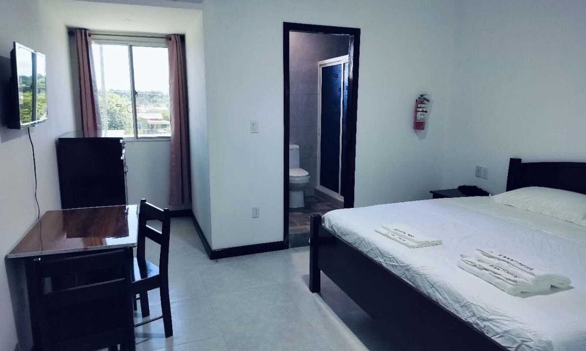 Armenia Hotel | Day & Night Hotel Belmopan