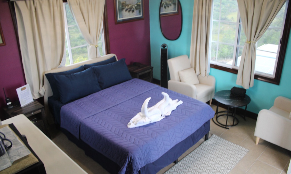 La Democracia Cabin | Daphne's Lagoon Lodge