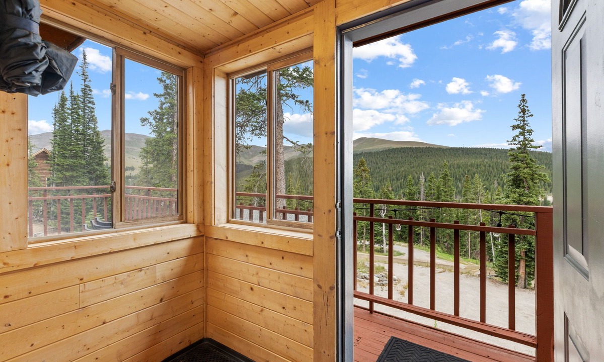 Quandary Village House | AMAZING MTN VIEWS!Hot Tub!Pets!Game Room!Sauna!Fitness Equipment!Near Trails!
