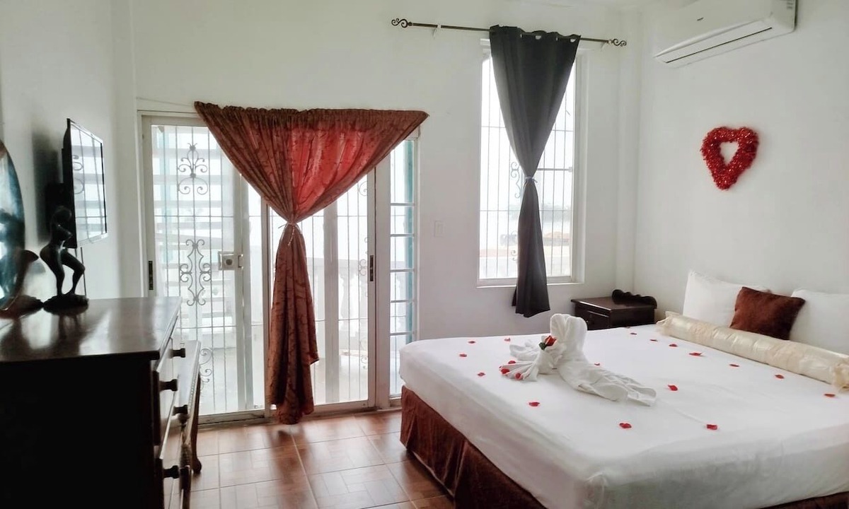 Belize City Apartment | Waterside Sea View 2-BR Apt for 6 w Balcony & Pool