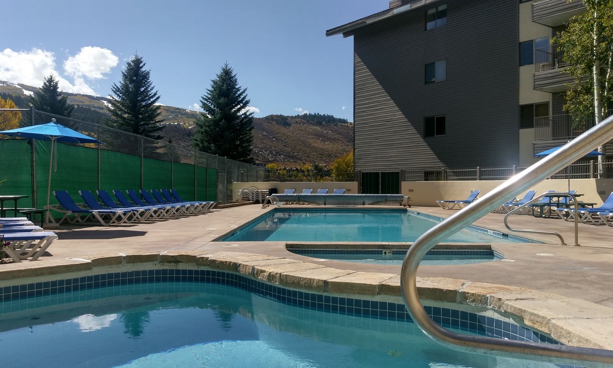 Avon Condo | Luxury Condo w/FREE WiFi, Parking, Heated Pool, Hot Tubs, Skier Shuttles