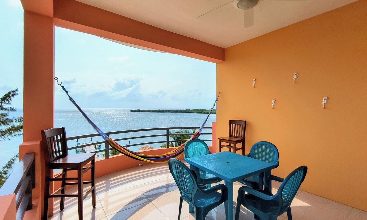 Caye Caulker Apartment | Bay Towers Hotel