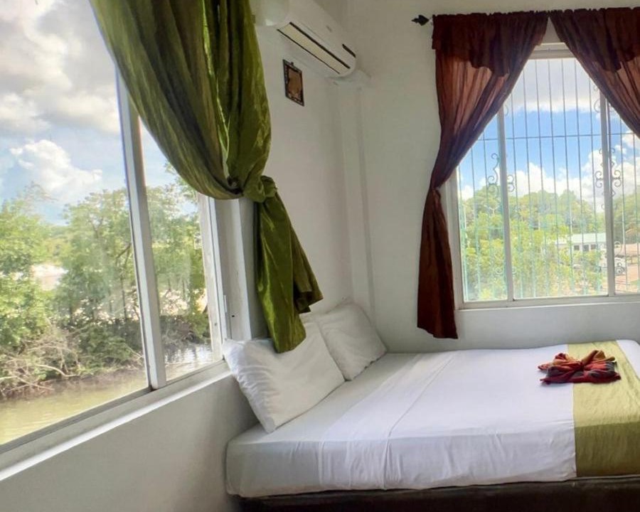 Belize City Apartment | See Belize WATERSIDE Sea View Family Apt for 6 with Kitchen, Balcony, Infinity POOL & Overwater Deck, 2nd Floor