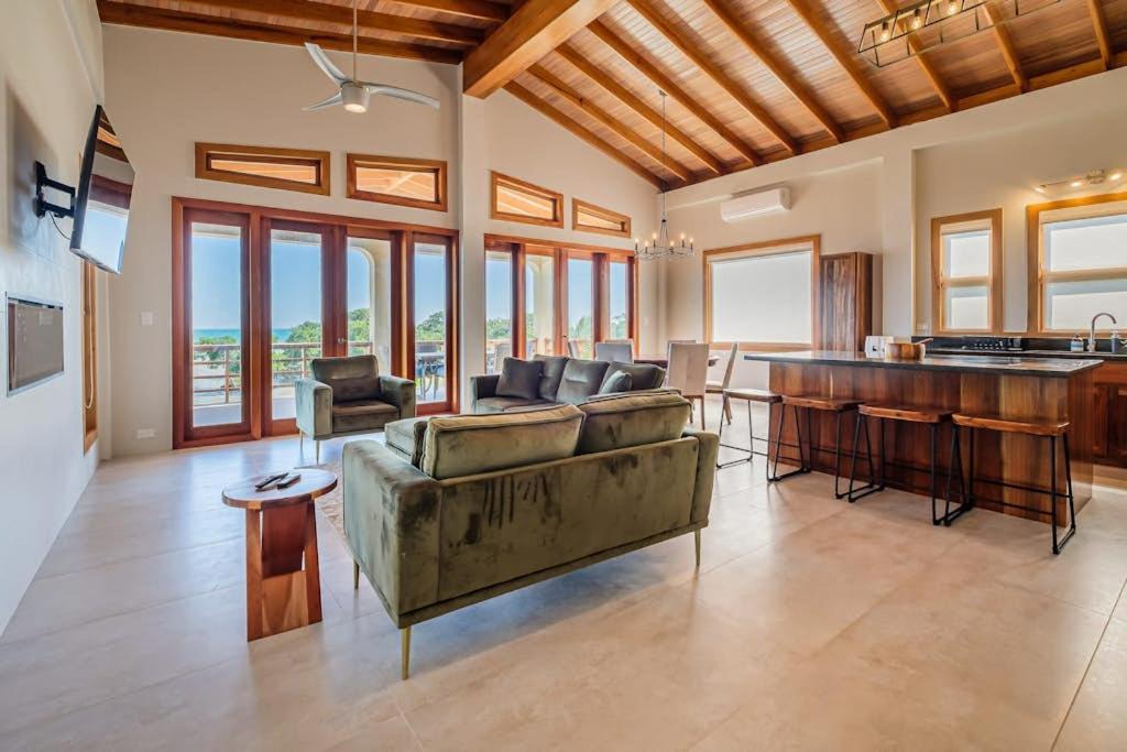 Caye Caulker Villa | Beachfront Villa Island Pearl Gold Standard Certified