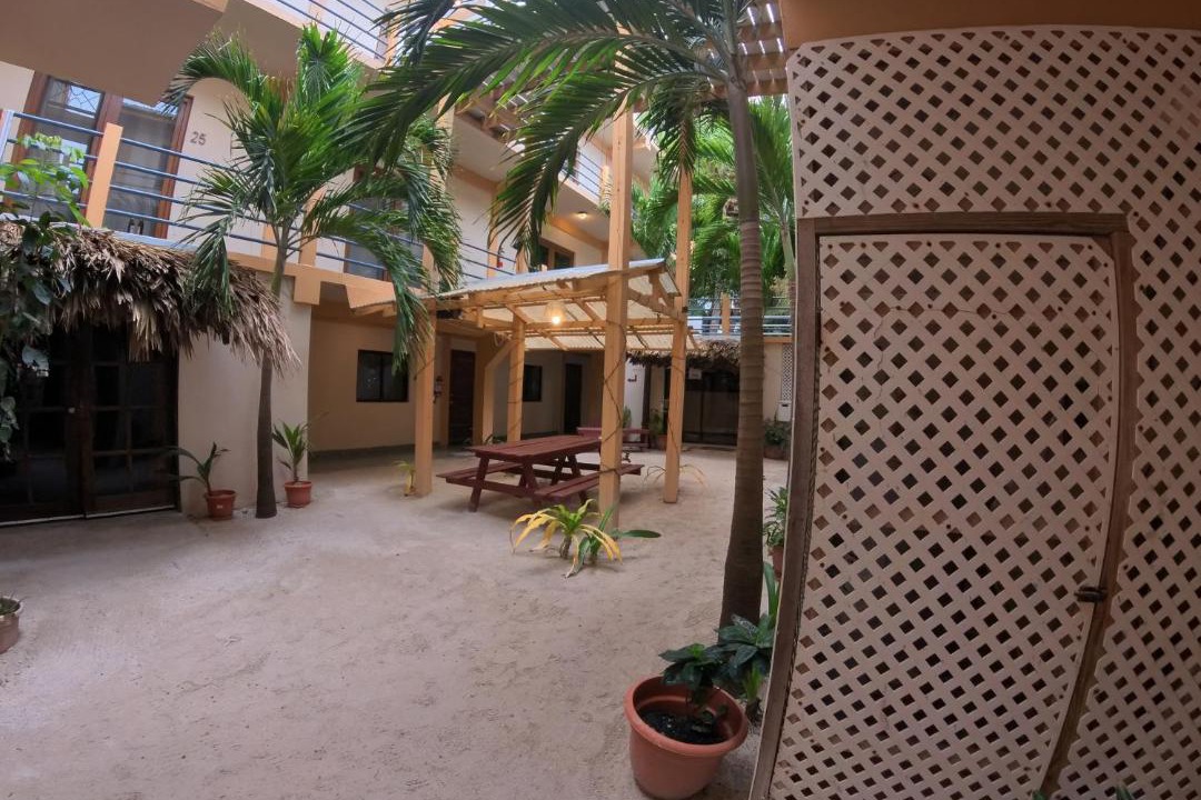 Caye Caulker Apartment | Beach Club Budget Rooms at Popeyes Caye Caulker