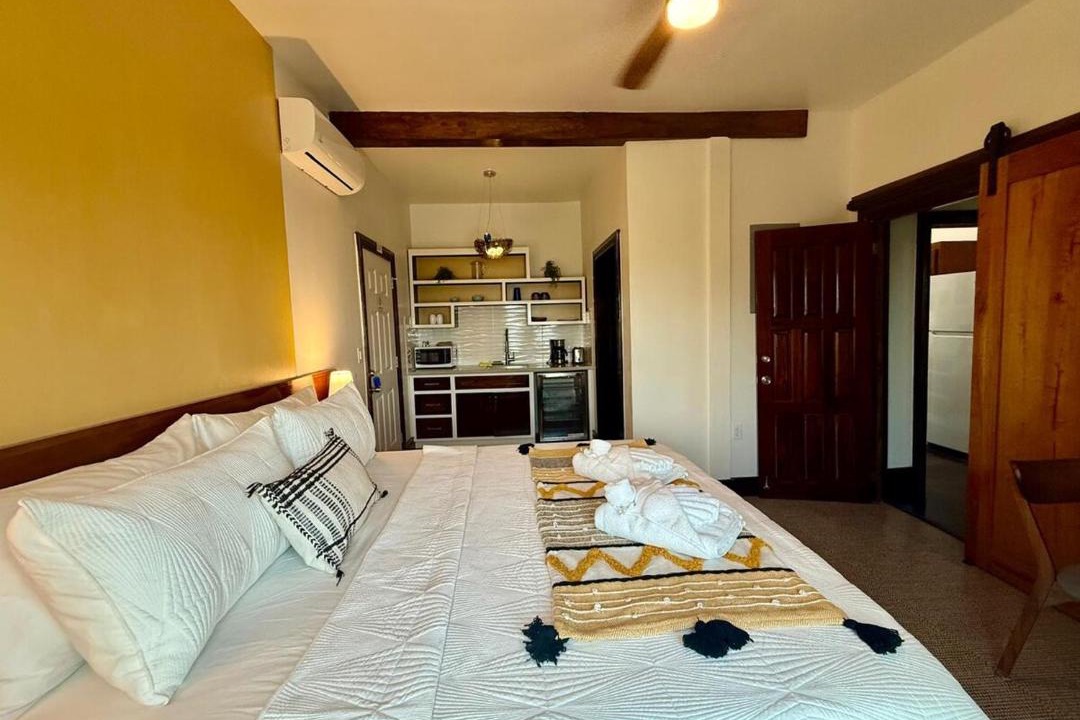 Caye Caulker Villa | 360 Suites - Seaside 6Bedroom Retreat