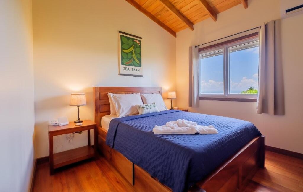 Caye Caulker House | Infinite Sea - Lower Unit 3 bed 2 bath Caye Caulker