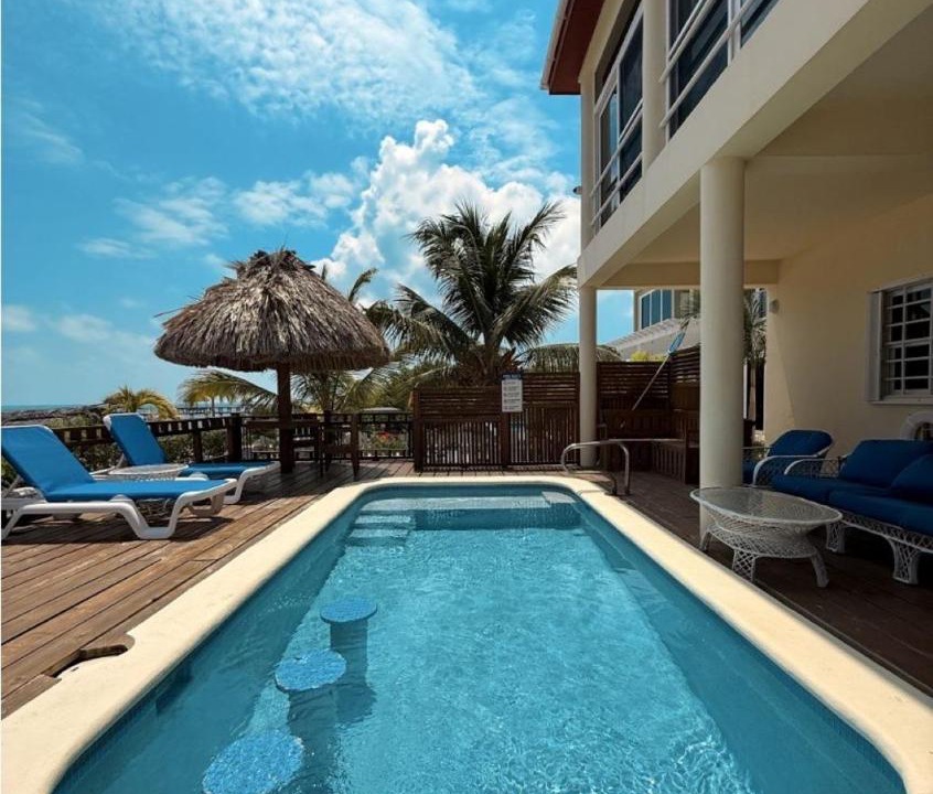 San Pedro House | La Perla Azul Beach House with Pool