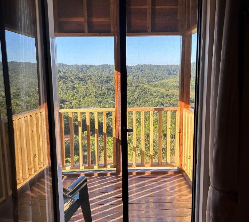 Middlesex House | Stellar Cottage w Amazing Views on Hummingbird Hwy