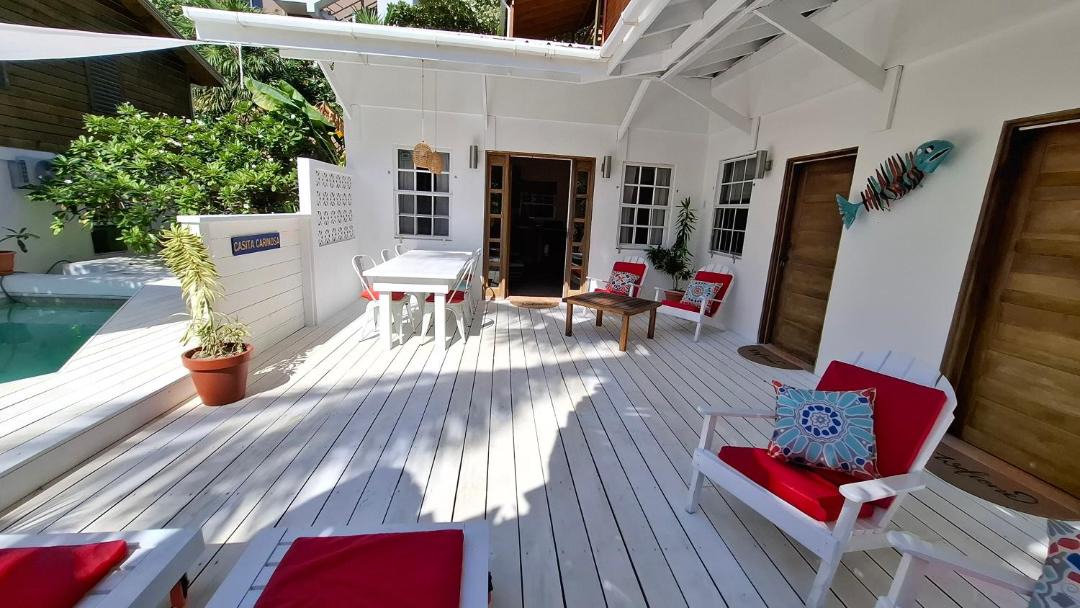 Caye Caulker House | Amanda's Place Casita Carinosa - pool and tropical garden