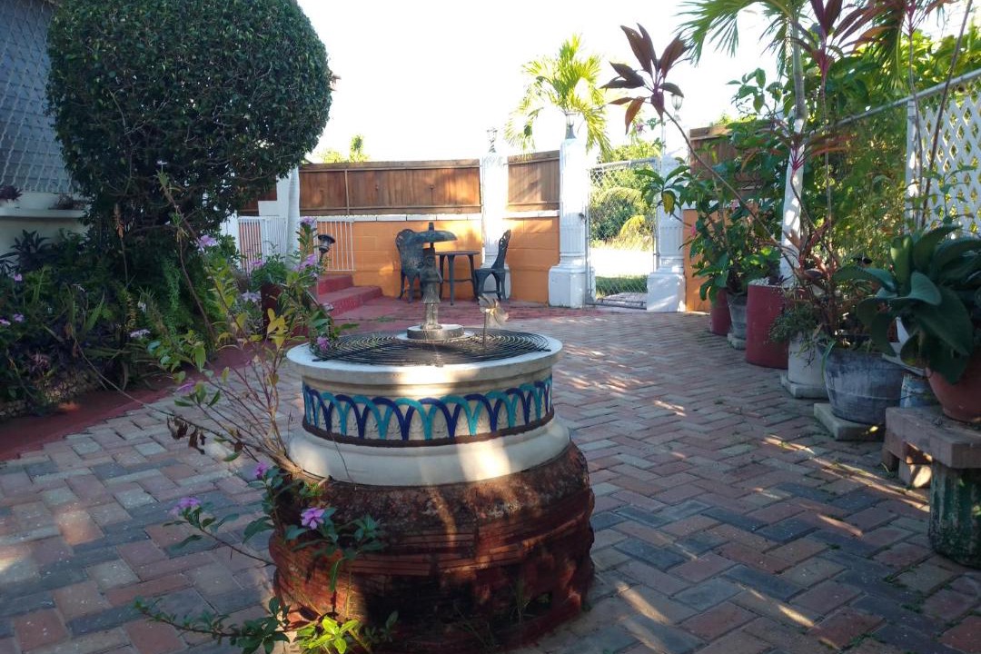Vista Del Mar House | Cozy Studio Apartment-Free airport pickup and drop off