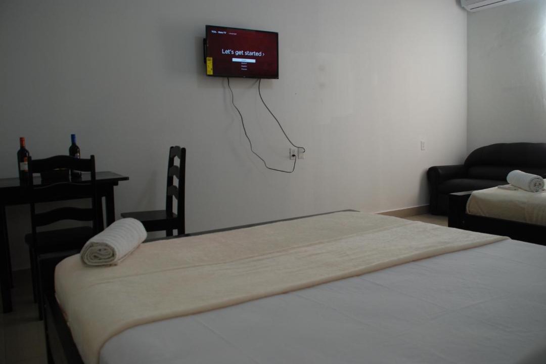 San Pedro Hotel | Hotel Coastalbay 2 & Golf Cart Rental